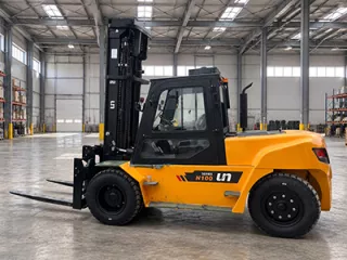 В наличии вилочный погрузчик UN Forklift FD100T 2025 года